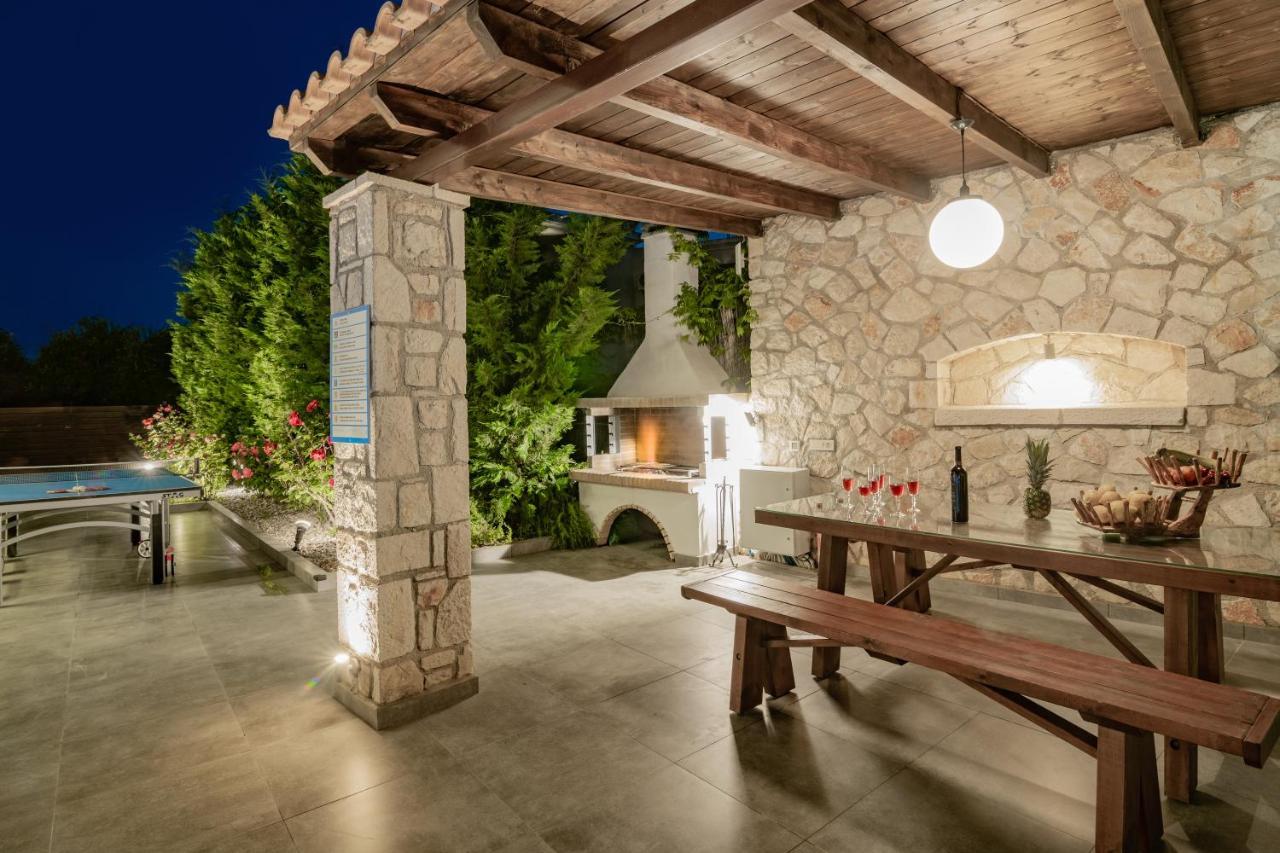 Luxury Vanato & Pool Villa Koukounariá